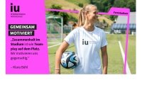 Klara Bühl - Studentin der IU, professionelle Fußballerin und Teamplayerin