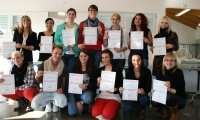 Gruppenbild von Teilnehmern des Lehrgangs zur Make-up Fachfrau - Visagistin
